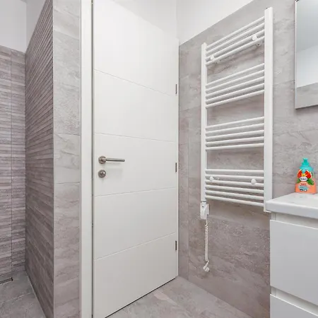 2 Bedroom Lovely In Apartamento *