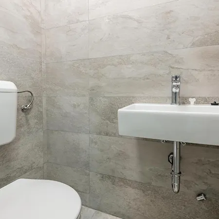 2 Bedroom Lovely In זאדאר