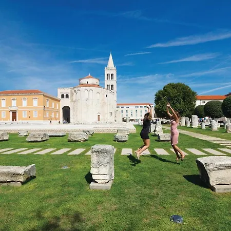Apartment 2 Bedroom Lovely In Zadar