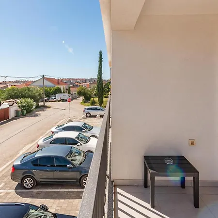2 Bedroom Lovely In דירה *