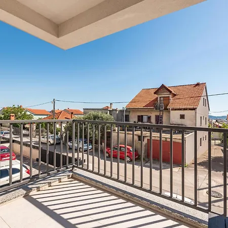 2 Bedroom Lovely In Apartment Zadar